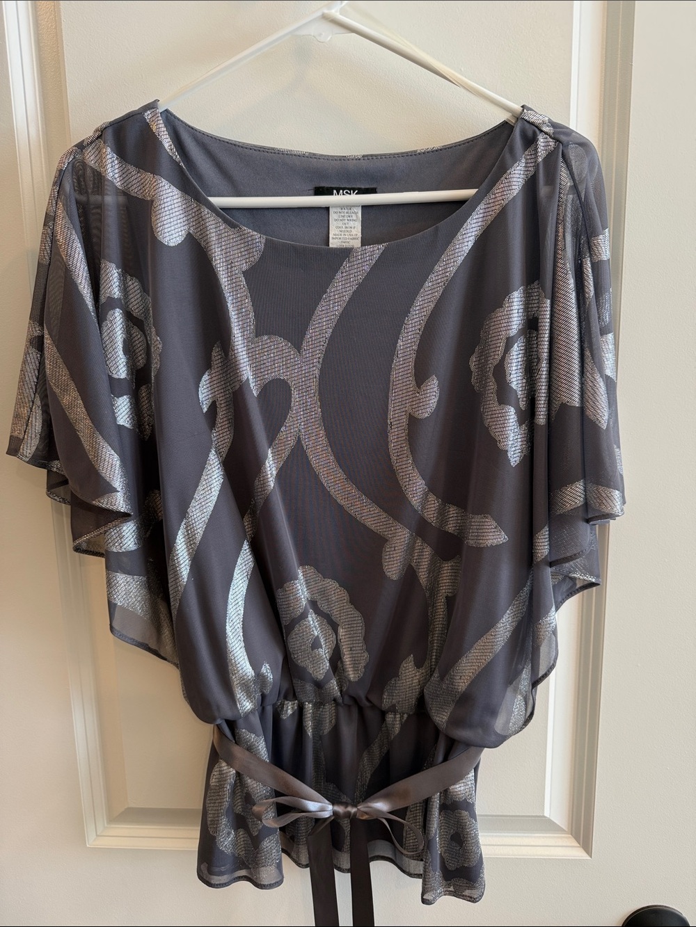 MSK Gray Metallic Scroll-Print Blouson Top